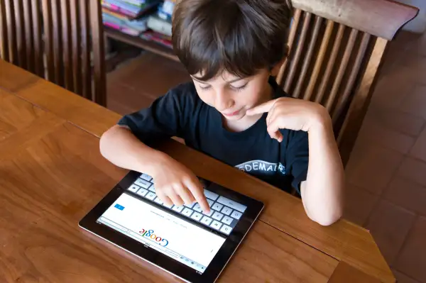 Child using Google on iPad2