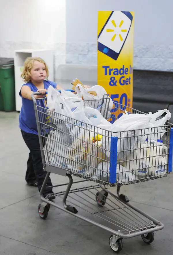 Honey Boo Boo and her family go Extreme Couponing