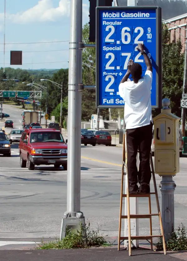 changing gas price sign