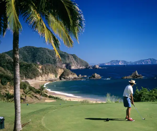 golfing on Mexican golf course