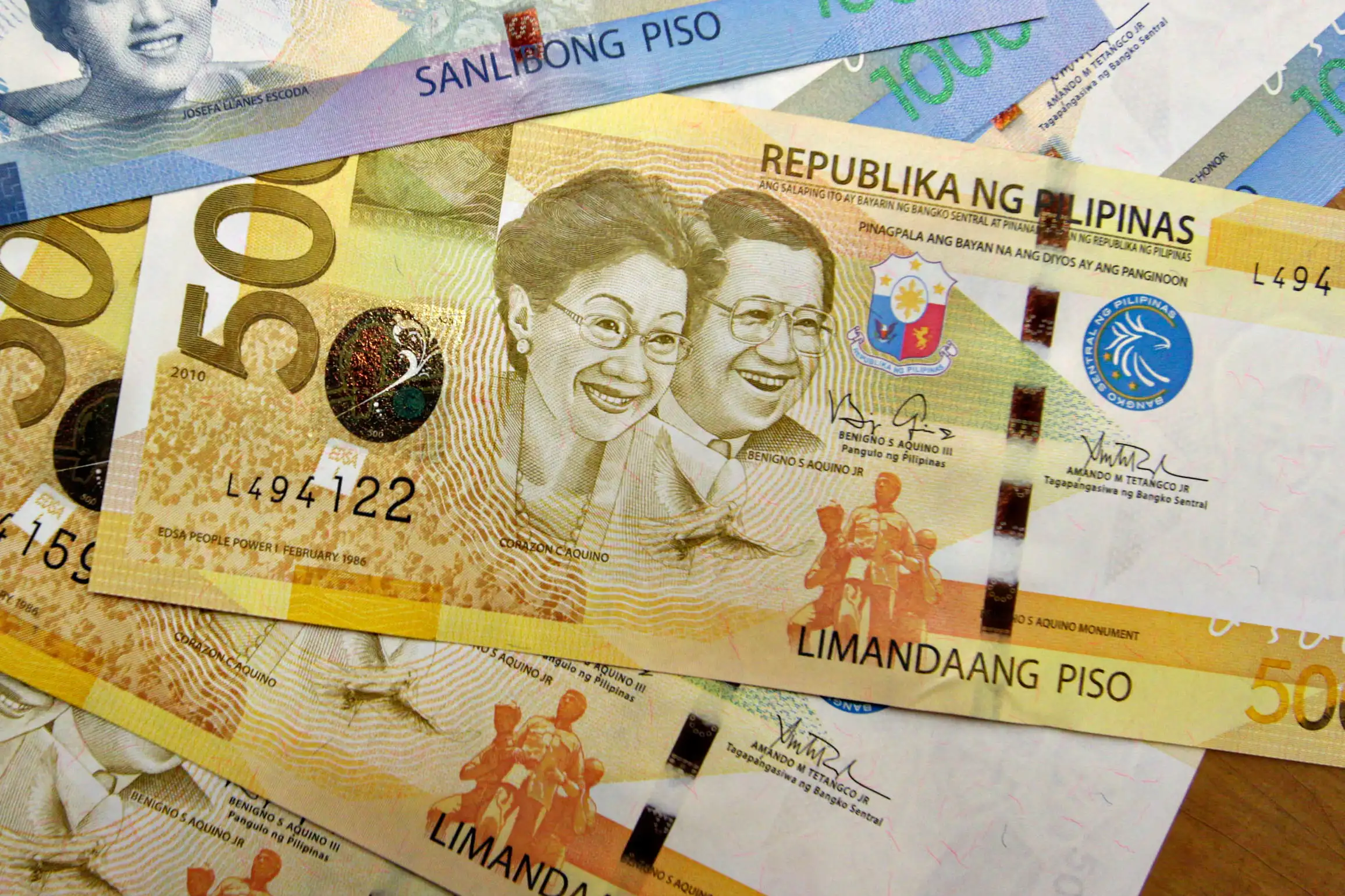 Philipine 500 and 1000 peso notes
