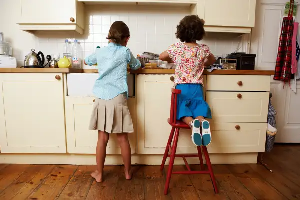 sisters doing dishes