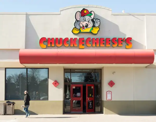 Chuck E. Cheese exterior