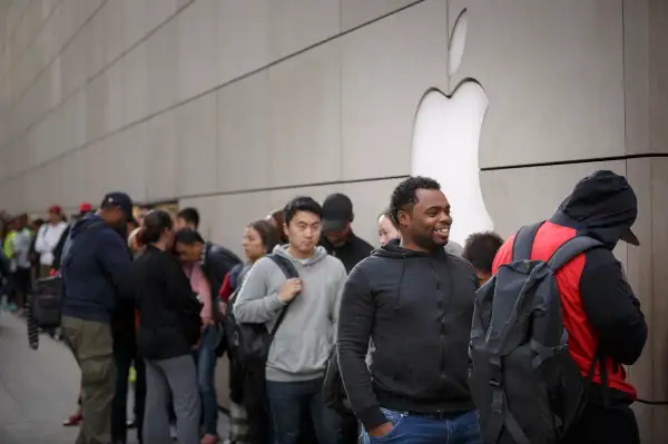 New iPhone 6s Models Go On Sale In U.S.