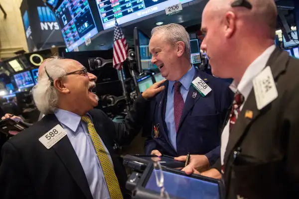 Traders work on the floor of the New York Stock Exchange during the morning of October 8, 2015.