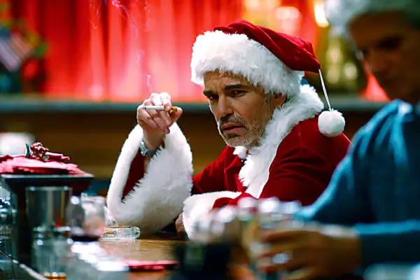 Billy Bob Thornton in BAD SANTA (2003)