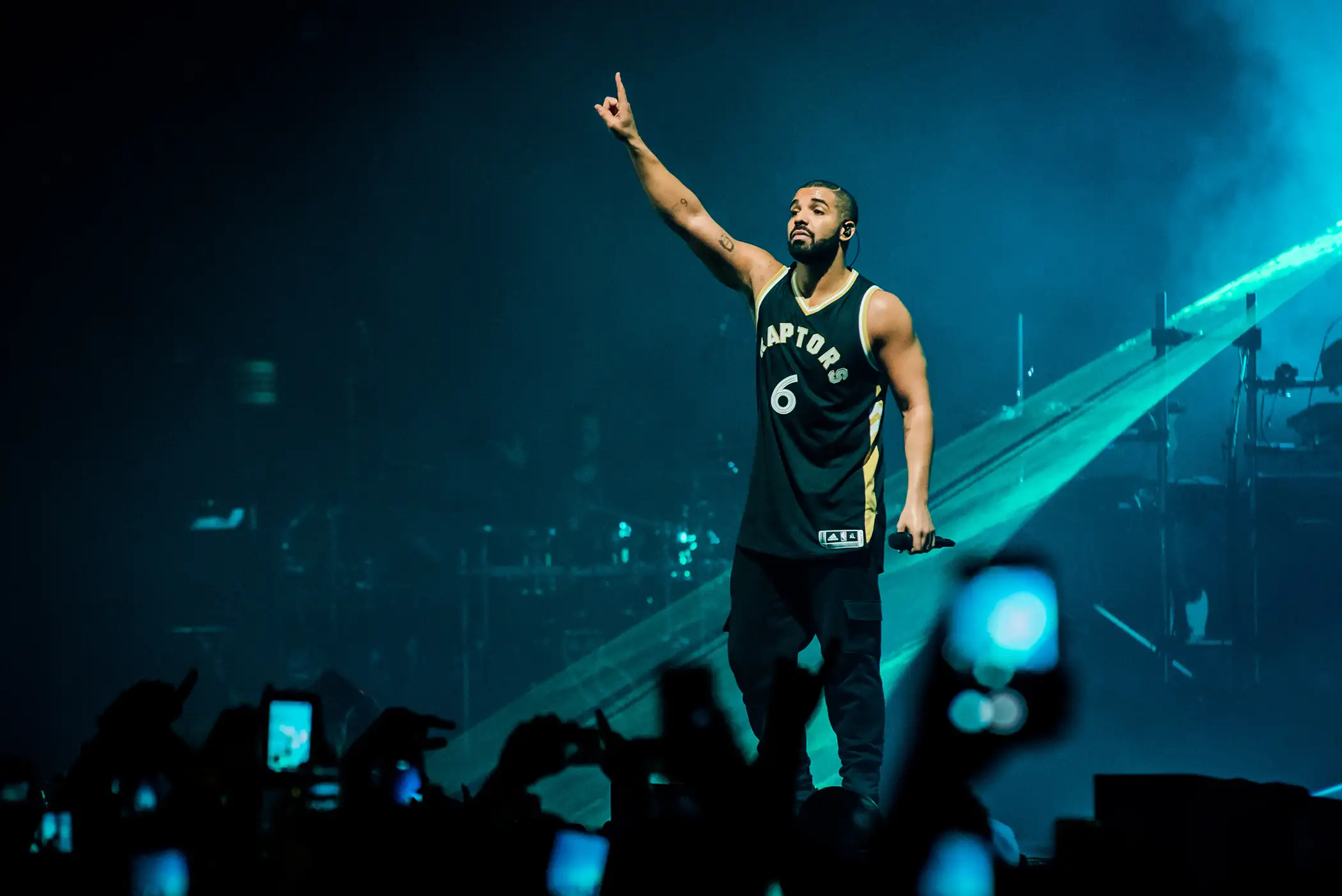 Drake perfrrms during 2015 OVO Fest at Molson Canadian Amphitheatre on August 3, 2015 in Toronto, Canada.