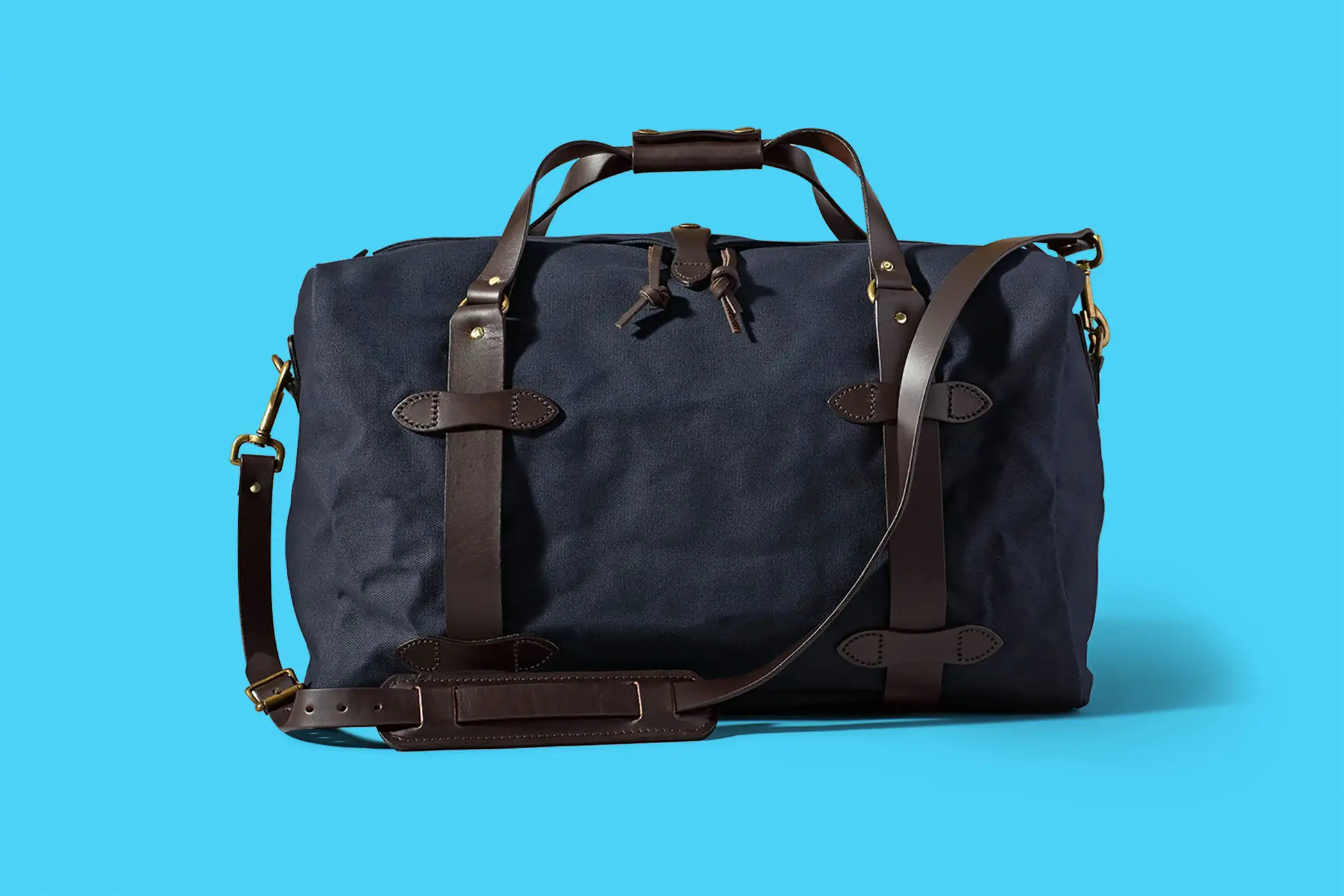 Filson Medium Duffle in Navy