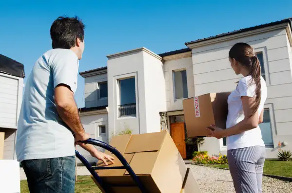 couple moving out of house