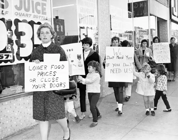 Kim Killen walked in consumer boycott to demand lower food prices, October 28, 1966.