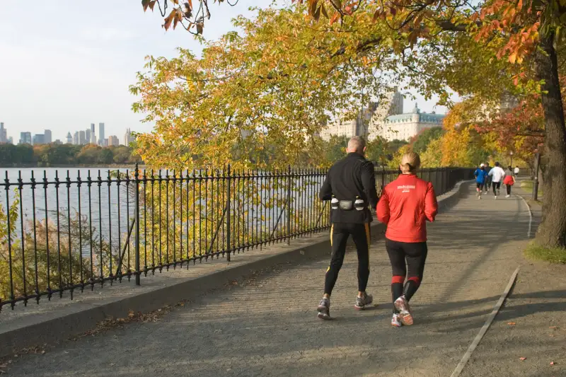 161101_RET_ActiveCity A couple runs around the Reservoir in Central Park, New York