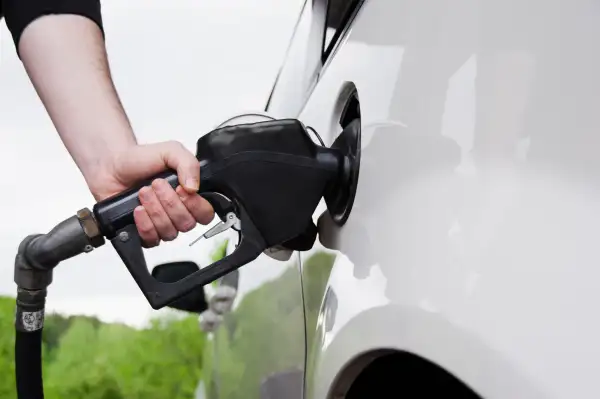 USA, Tennessee, Memphis, Close up of man's hand holding fuel pump and refueling car