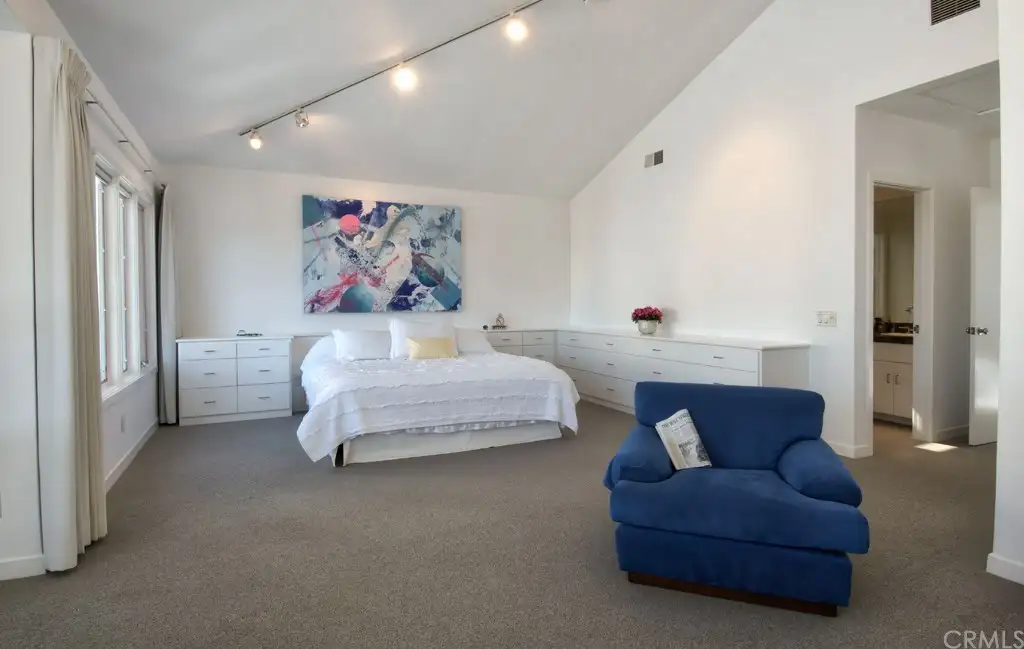 Warren Buffett Laguna Beach Master Bedroom