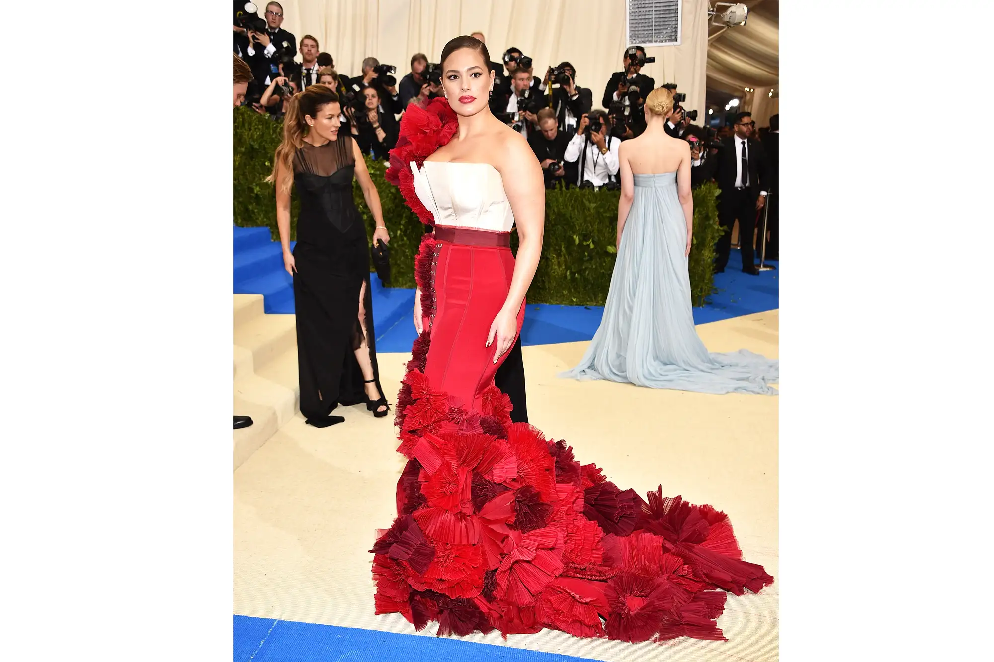 NEW YORK, NY - MAY 01: Ashley Graham attends the &quot;Rei Kawakubo/Comme des Garcons: Art Of The In-Between&quot; Costume Institute Gala at Metropolitan Museum of Art on May 1, 2017 in New York City. (Photo by Kevin Mazur/WireImage)