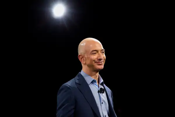 Amazon CEO Bezos Introduces Smartphone to Take on Apple, Samsung