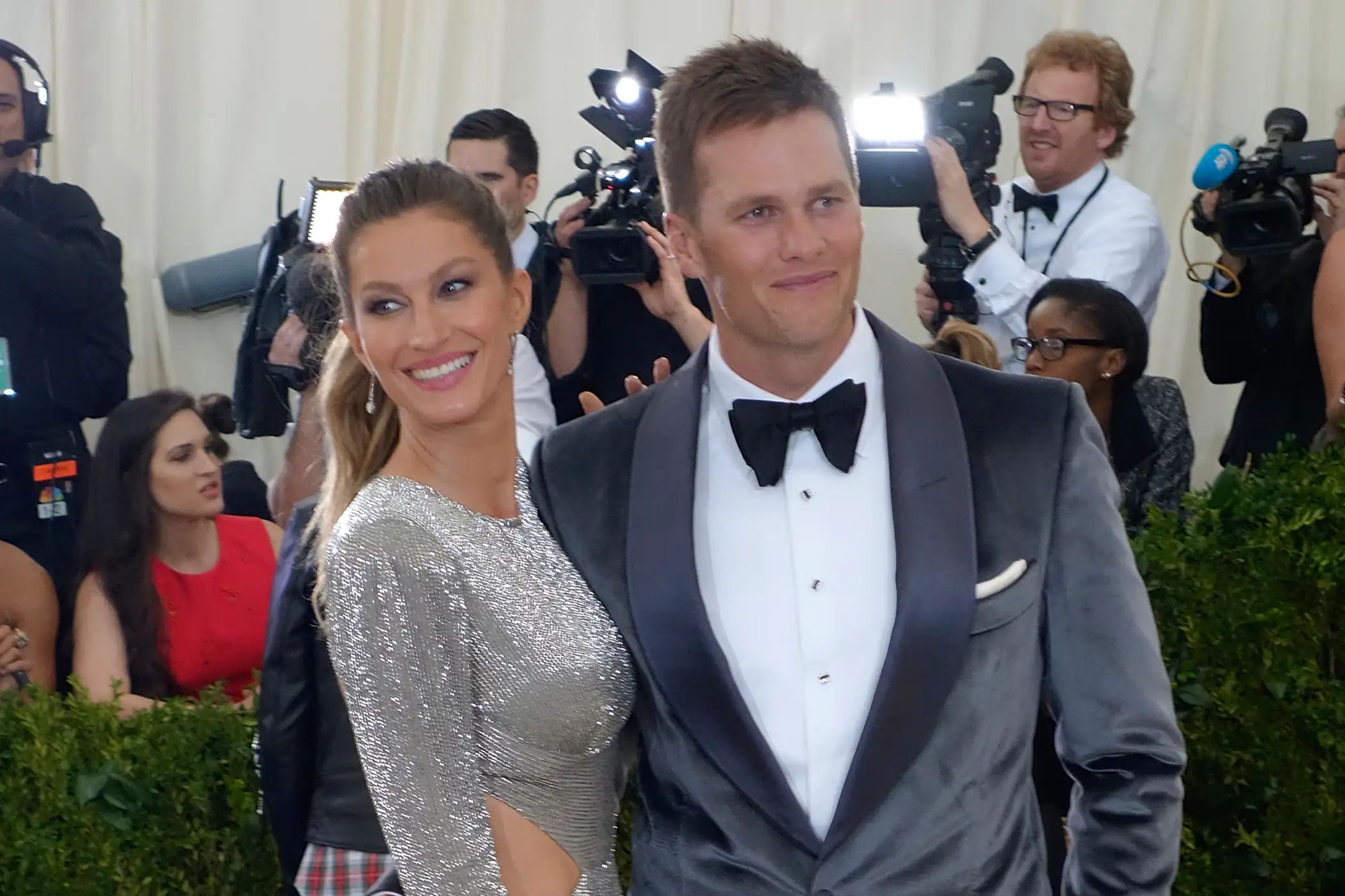 170706-richer-wives-tom-brady-gisele-bundchen