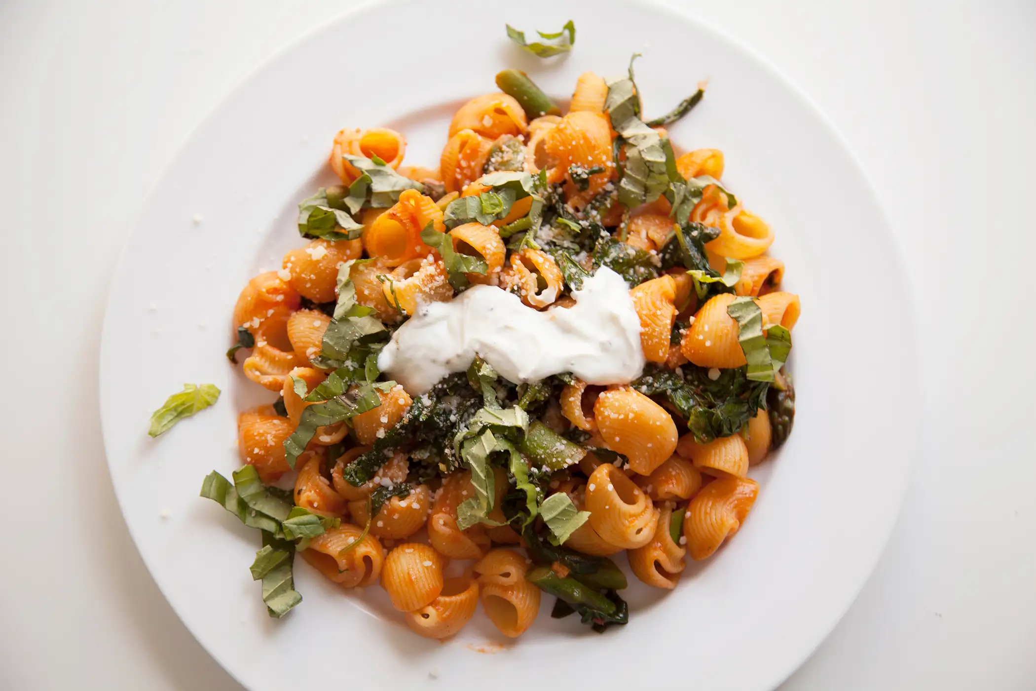 Blue Apron's Creamy Lumaca Rigata Pasta with asparagus and goat cheese.