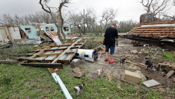 171005-hurricane-harvey-victims-red-cross-fema-1