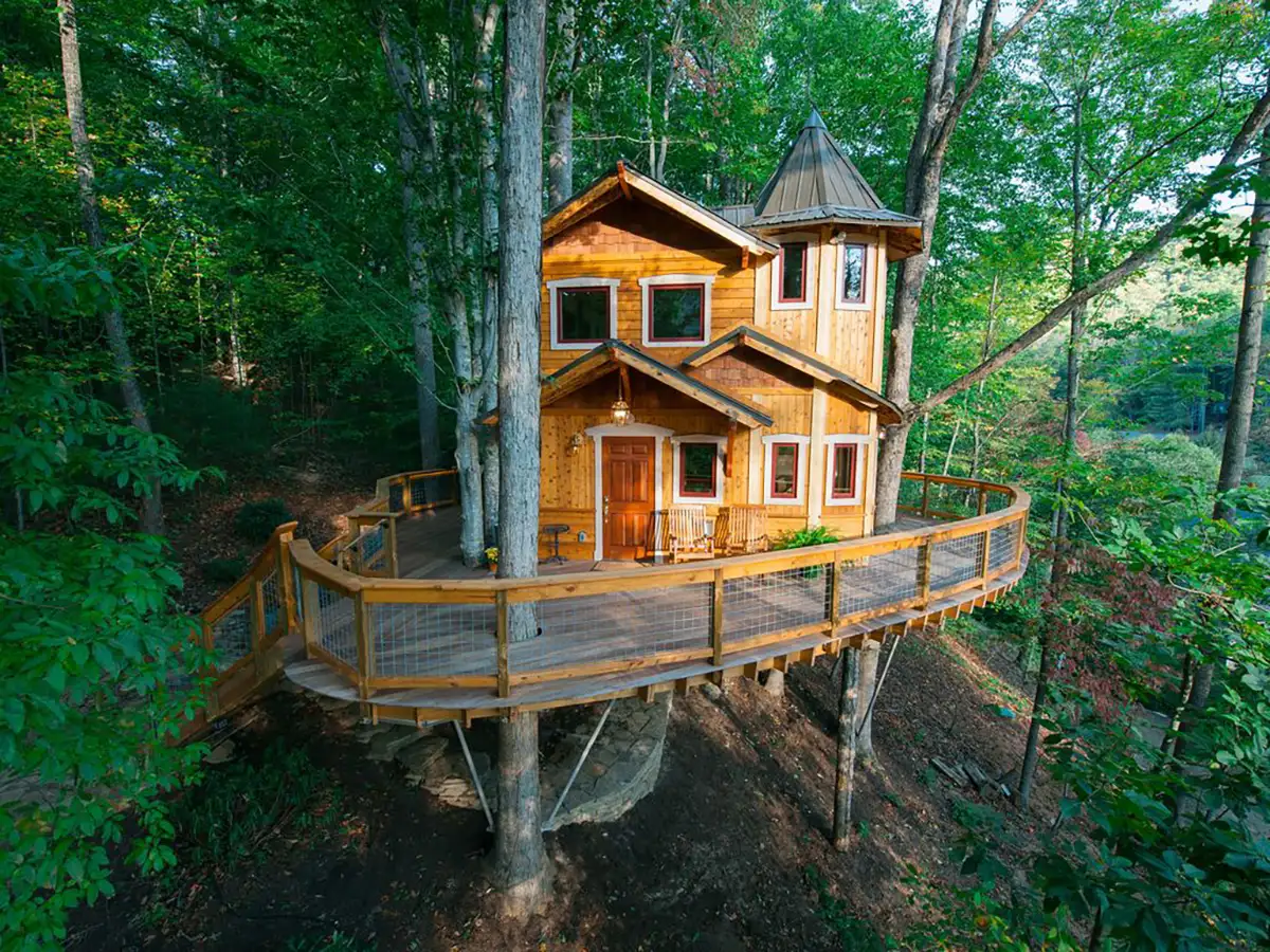 171110-treehouse-weaverville-exterior