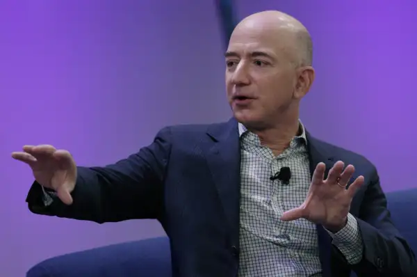 Bezos's Net Worth Tops $105 Billion as Amazon Climbs in New Year