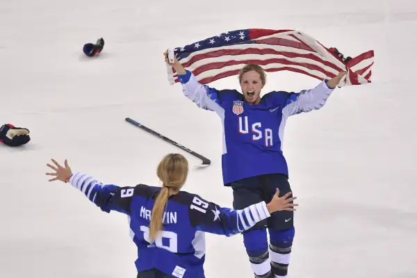 Team USA women's hockey team celebrating gold