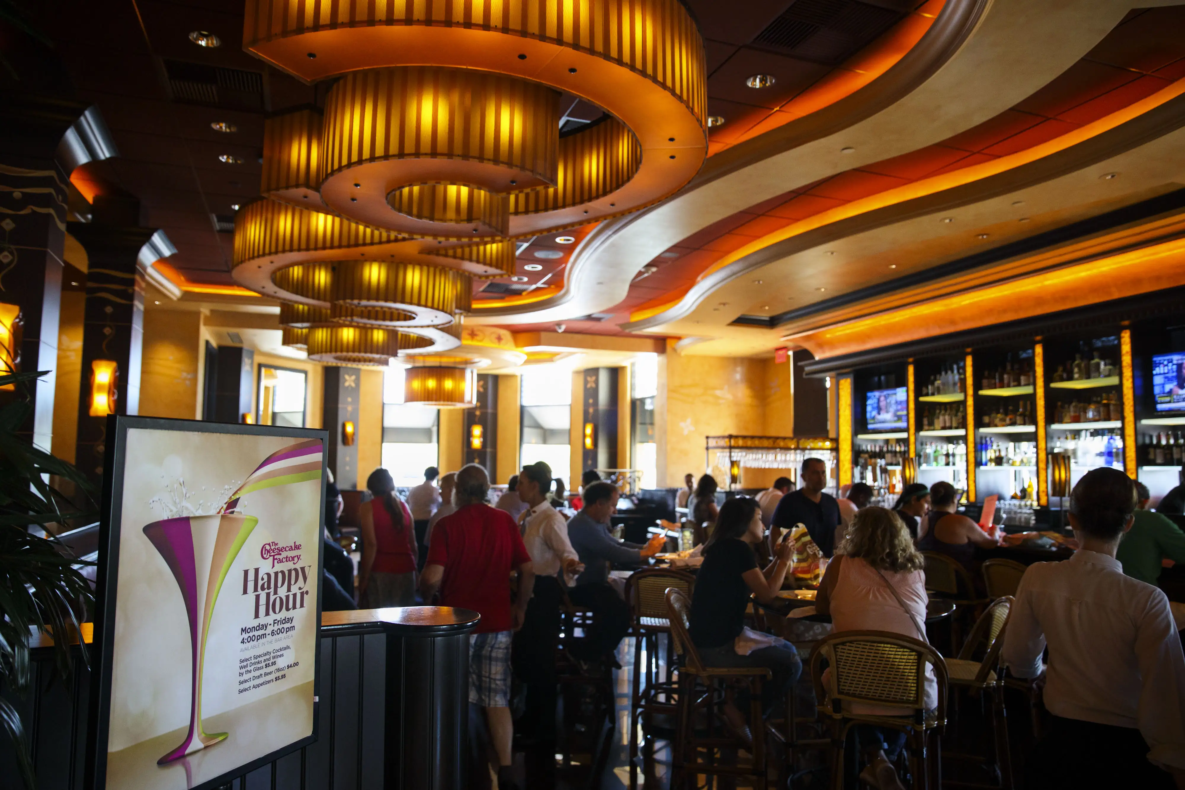 Inside A Cheesecake Factory Inc. Restaurant Ahead Of Earnings Figures