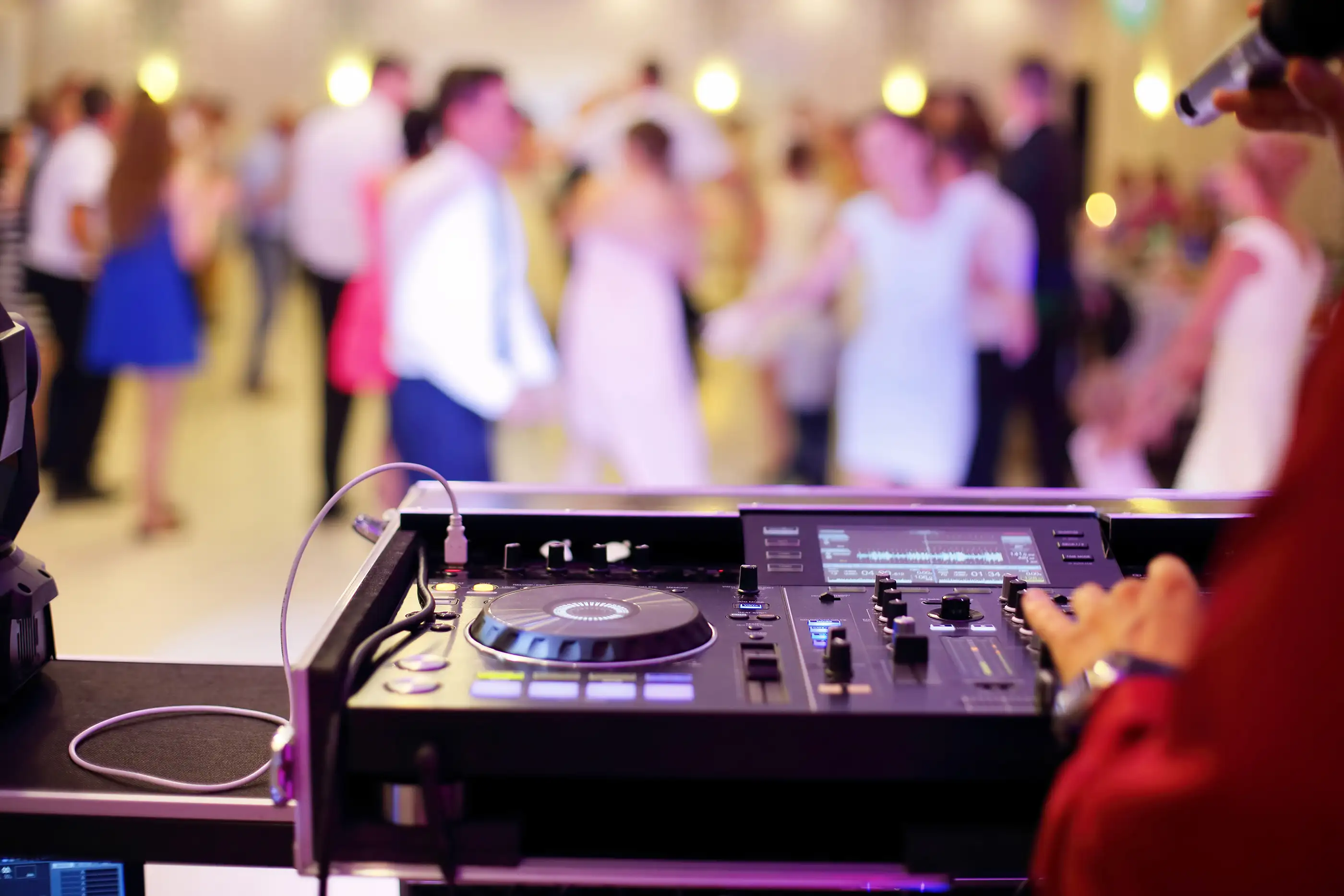 wedding deejay