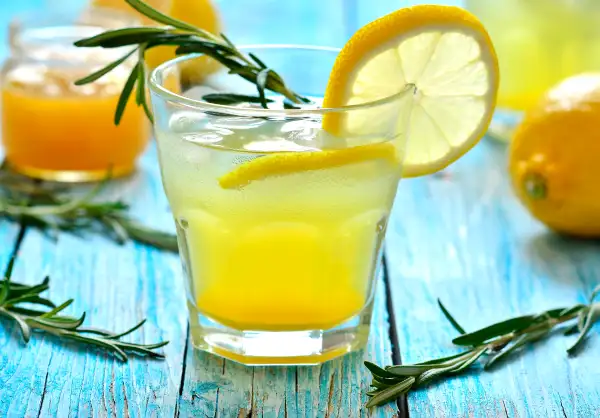 Lemon fizz drink in a glass.
