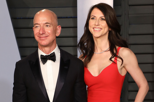 Amazon CEO Jeff Bezos (L) and MacKenzie Bezos (R) attend the 2018 Vanity Fair Oscar Party on March 4, 2018 in Beverly Hills, California
