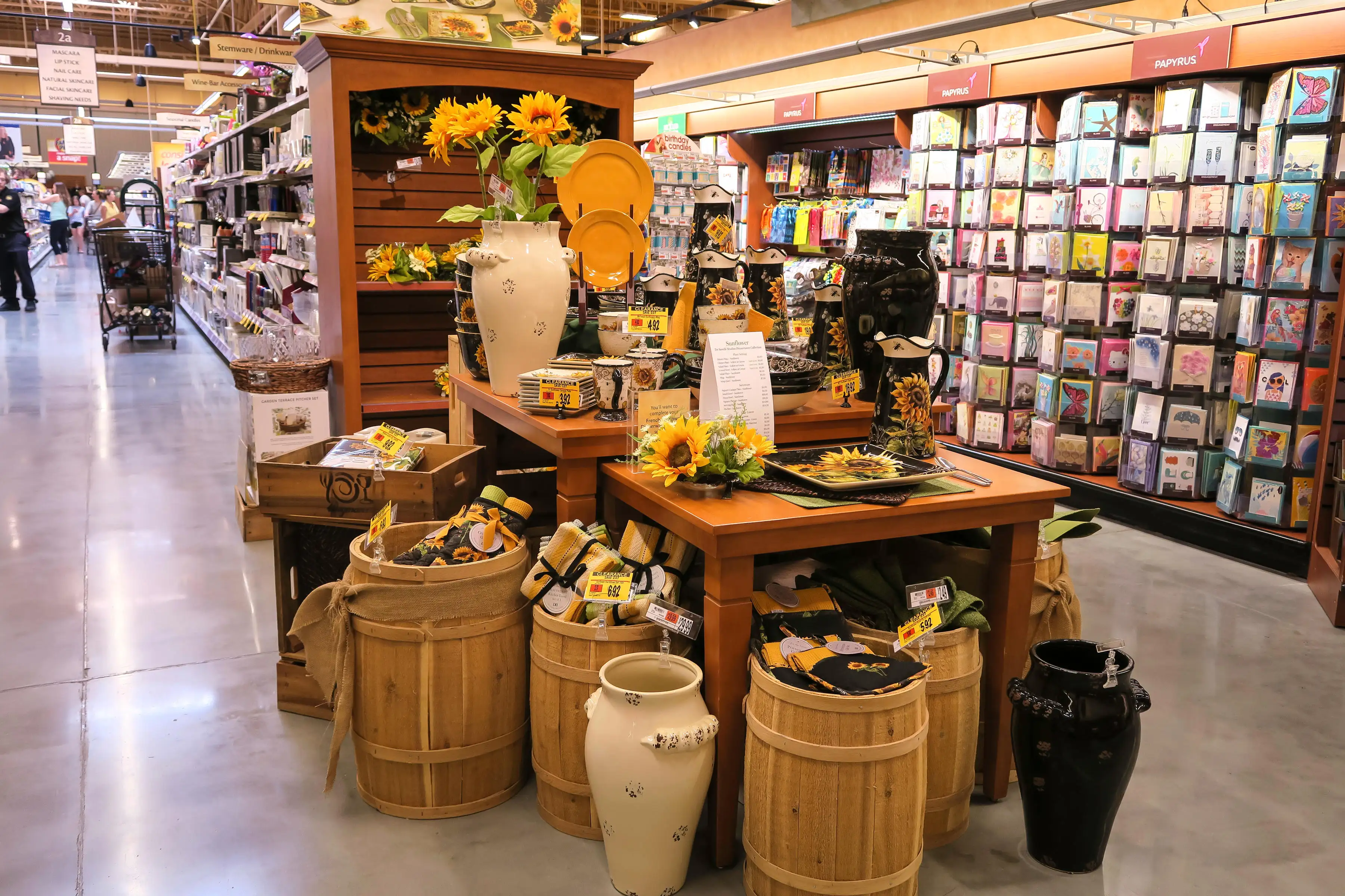 Home Decorations and Dishware Display