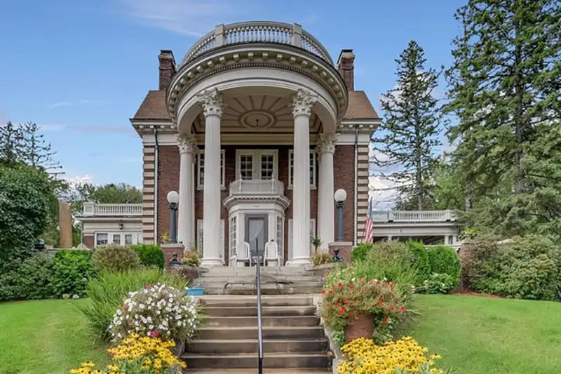 180502-robber-baron-mansions-duluth