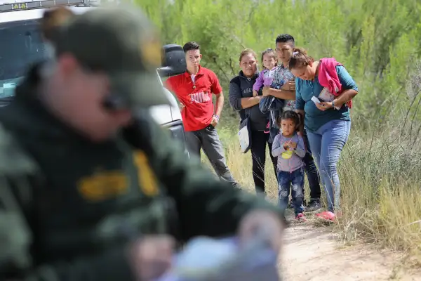 Border Patrol Agents Detain Migrants Near US-Mexico Border