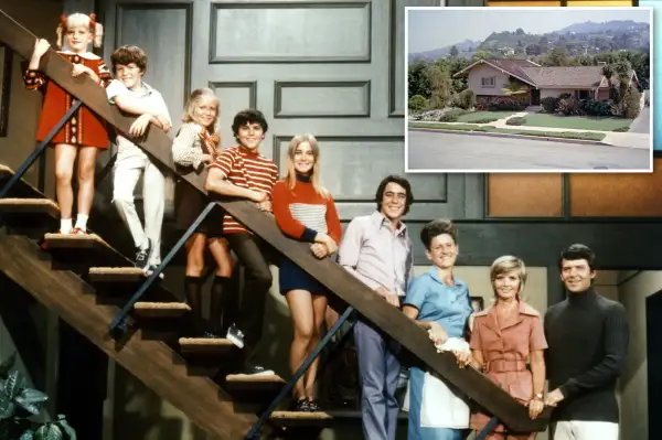 THE BRADY BUNCH, Susan Olsen, Mike Lookinland, Eve Plumb, Christopher Knight, Maureen McCormick, Bar