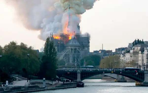 TOPSHOT-FRANCE-FIRE-NOTRE-DAME