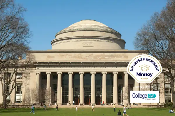 sStudents playing frisbee at The Massachusetts Institute of Technology campus