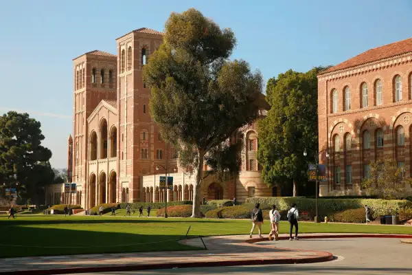 Students walking on a college campus