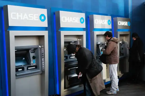 People using Chase ATMs